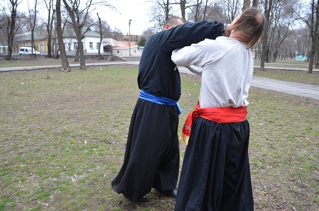 Топ-10 дієвих елементів самозахисту в бойовому майстер-класі від справжніх українських ніндзя - фото 33