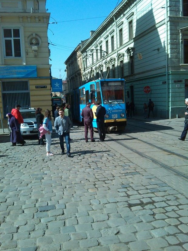 Болард зупинив трамвай у центрі Львова - фото 1