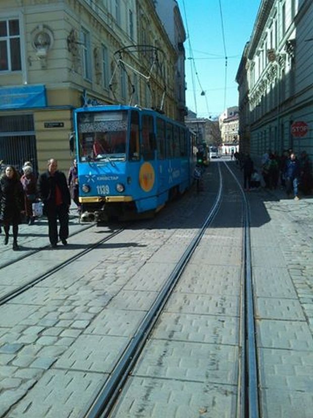 Болард зупинив трамвай у центрі Львова - фото 2