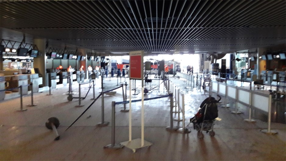 ЗМІ показали як виглядає зсередини понівечений аеропорт Брюсселя - фото 7