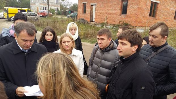 На Львівщині активісти знову взялися за незаконні забудови біля водойм - фото 1