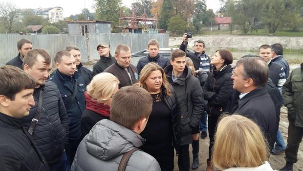 На Львівщині активісти знову взялися за незаконні забудови біля водойм - фото 2
