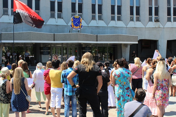 У Дніпропетровську мітингувальники прорвалися до кабінету в.о. мера - фото 1
