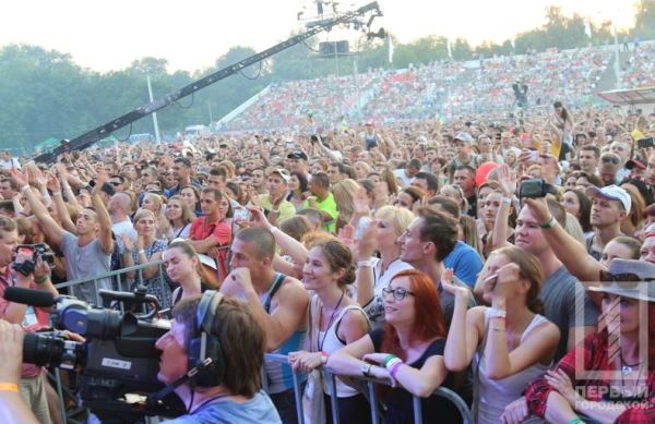Вакарчук змусив організаторів пустити на концерт у Кривому Розі всіх бажаючих - фото 1