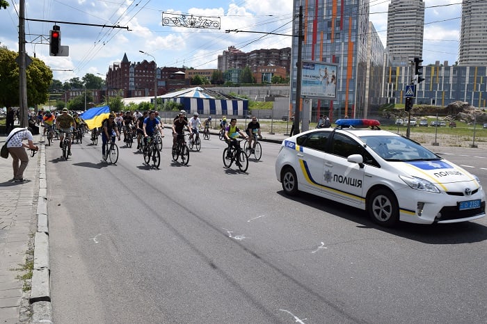 Через велосипедистів у Дніпрі перекрили рух на Набережній - фото 2