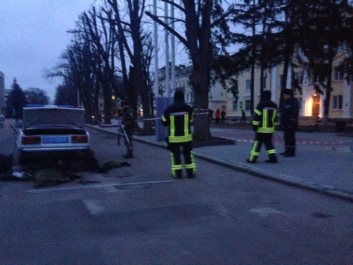 У Хмельницькому біля офісу Самооборони знайшли предмет, схожий на вибухівку - фото 2