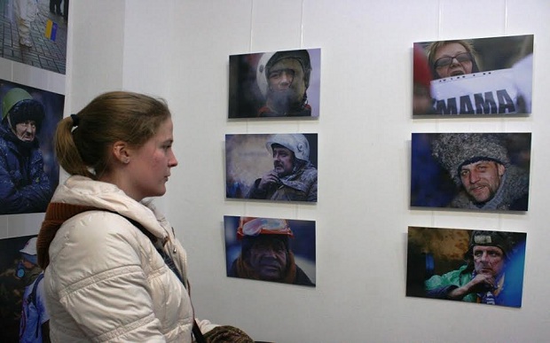 У Запоріжжі відкрилася фотовиставка присвячена Революції Гідності   - фото 3