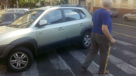 У Києві знайшовся черговий водій з призом "Паркуюсь, як жлоб" - фото 2