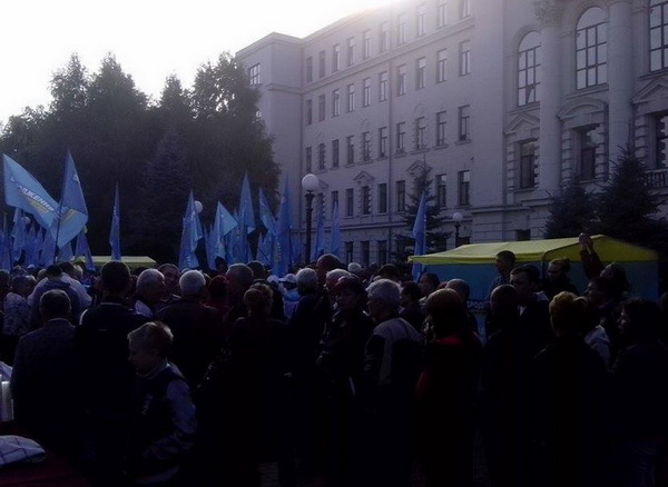 У Дніпропетровську партійці Коломойського підготувалися до зведення барикад - фото 2