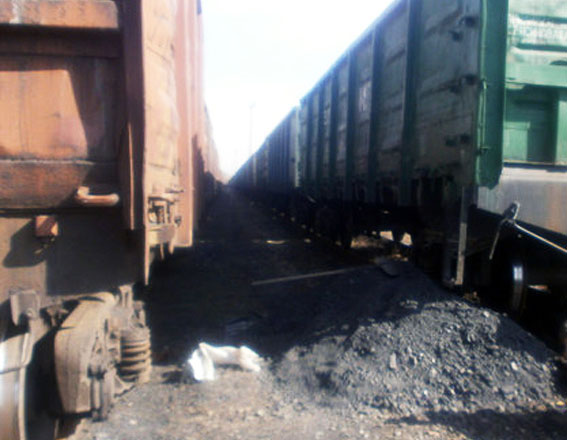 На Донеччині чоловік накрав з вагонів 4 тони вугілля (ФОТО) - фото 1