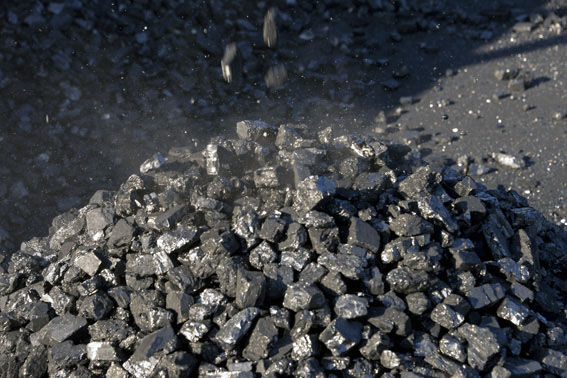 На Донеччині чоловік накрав з вагонів 4 тони вугілля (ФОТО) - фото 2