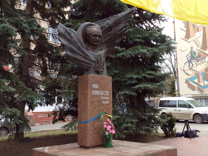 У Хмельницькому вшанували пам'ять В'ячеслава Чорновола - фото 2