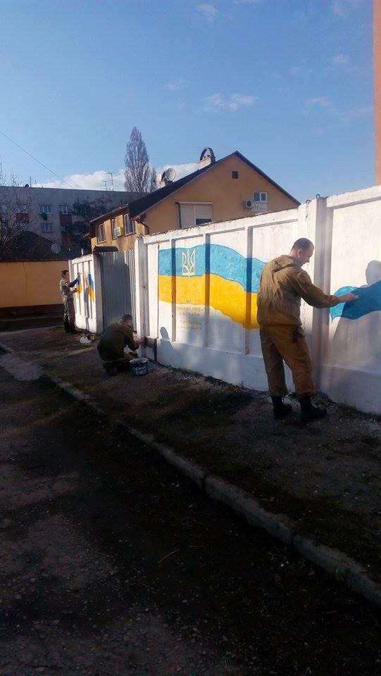 Як ужгородський військком малюнками на стінах запрошує до армії - фото 1
