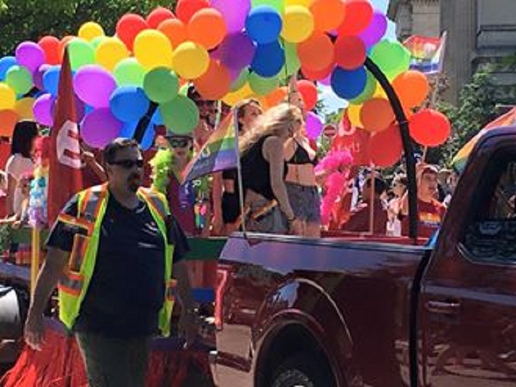 Валерій Баранов порівняв гей-парад з Першотравнем - фото 5