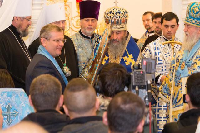 Вілкула нагородили церковним орденом у присутності людей з георгіївськими стрічками - фото 1 Вілкула нагородили церковним орденом у присутності людей з георгіївськими стрічками - фото 1