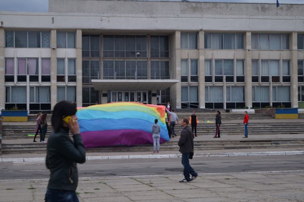 У Рубіжному репетицію до Дня Перемоги прийняли за підготовку до гей-параду (ФОТО) - фото 4