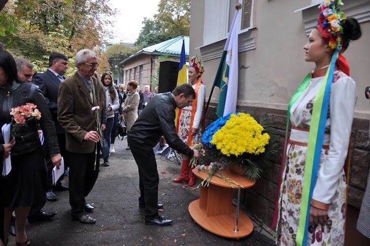 У Полтаві відкрили меморіальну дошку історику  Михайлу Грушевському - фото 1