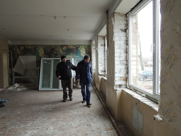 Донбаські біженці житимуть в ньому на законних підставах - на кожну кімнату отримають ордери  - фото 5