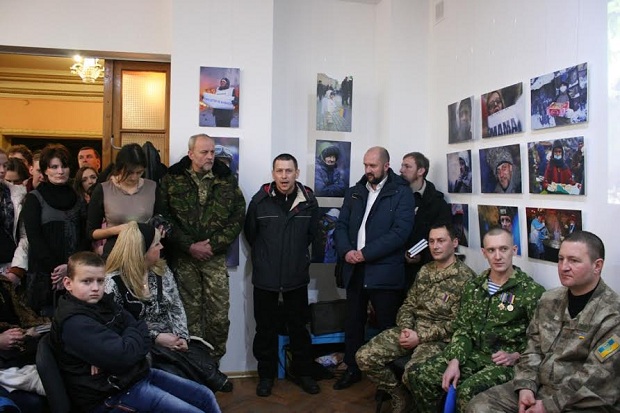 Журналісти та учасники бойових дій презентували у Запоріжжі книгу ”АД 242”, присвячену обороні Донецького аеропорту - фото 4