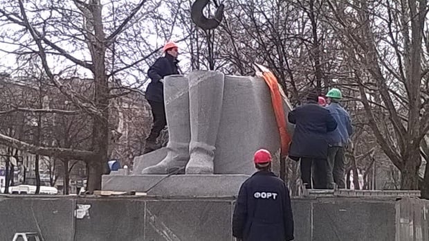 Запорізькі активісти 24 роки у різний спосіб добивалися демонтажу запорізького пам’ятника - фото 18