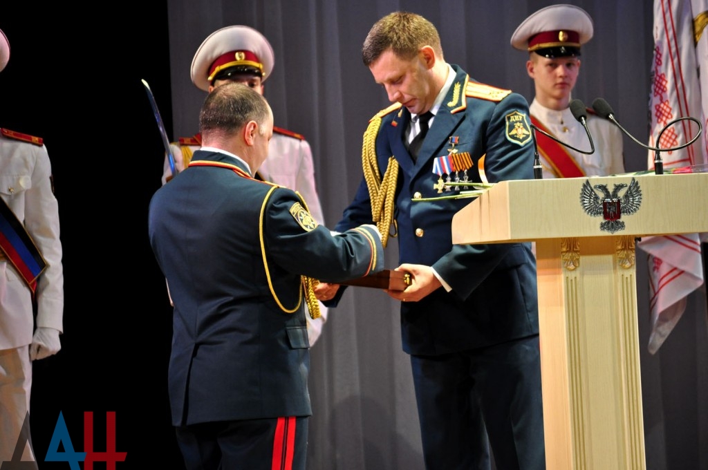 Захарченко отримав улюблений пістолет Че Гевари (ФОТО) - фото 1