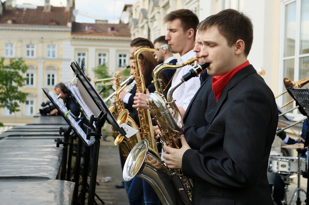 Як на балконі Садового грали джаз - фото 5