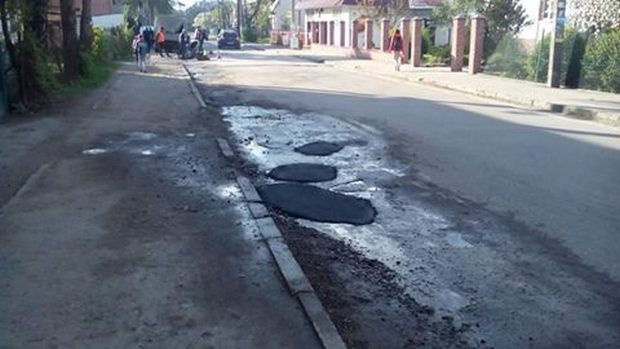 Стало відомо, як насправді на Львівщині ремонтують дороги - фото 1