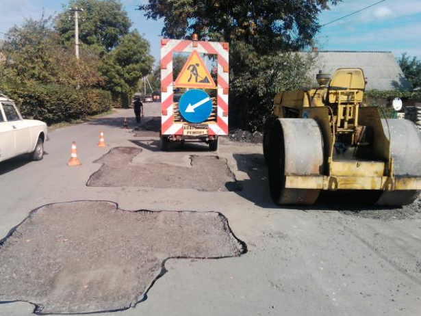 Триває ремонт дороги Тетерів - Кам'янець-Подільський - фото 1