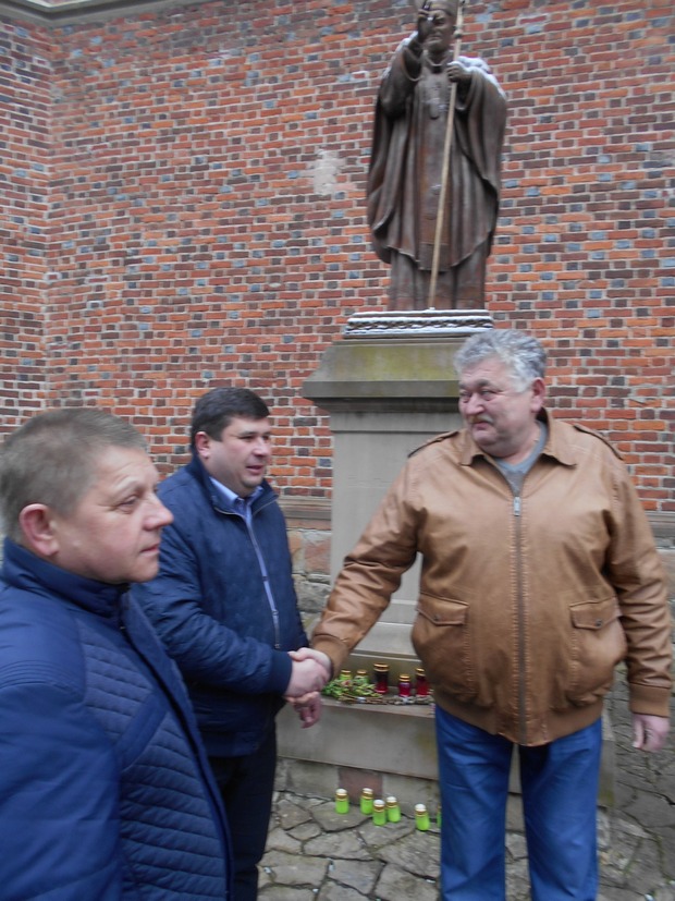 У Дрогобичі відновили пам'ятник Іванові Павлу ІІ - фото 1