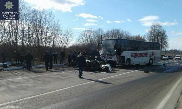 На Волині у ДТП потрапив рейсовий автобус: є загиблі - фото 1