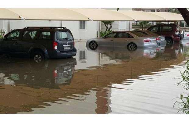 Абу-Дабі і Дубай пішли під воду через зливи (ФОТО, ВІДЕО) - фото 7