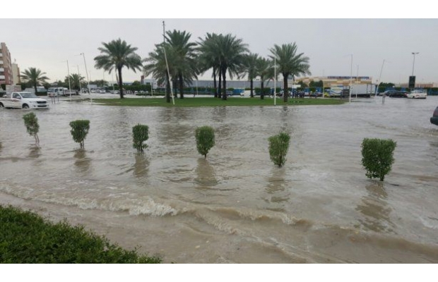 Абу-Дабі і Дубай пішли під воду через зливи (ФОТО, ВІДЕО) - фото 8