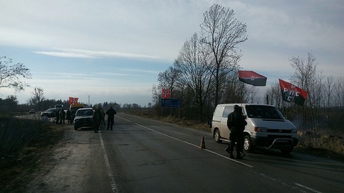 Рух російських вантажівок заблокували і на Рівненщині - фото 1