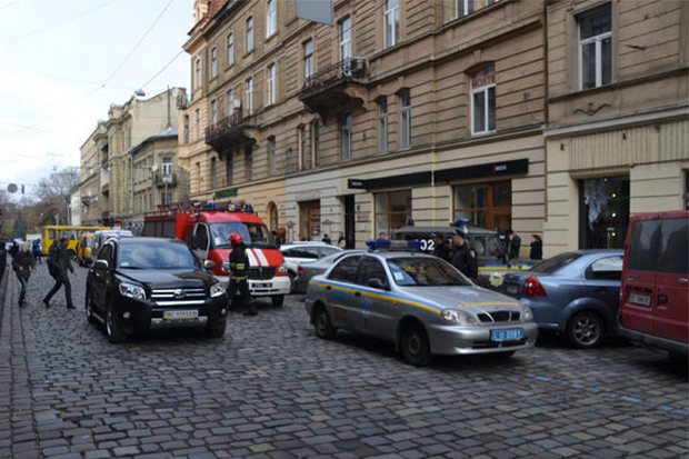 У примішенні Головпоштамту у Львові не знайшли вибухівки - фото 1