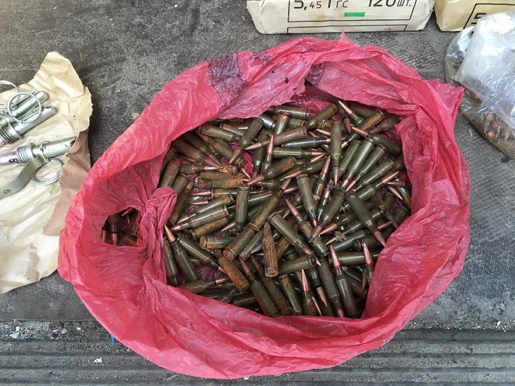 Боєць АТО разом з “донецьким” організували канал нелегальної торгівлі зброєю - фото 5