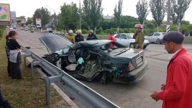 У моторошній аварії в Мелітополі загинув чоловік, ще одного госпіталізовано з травмами - фото 1