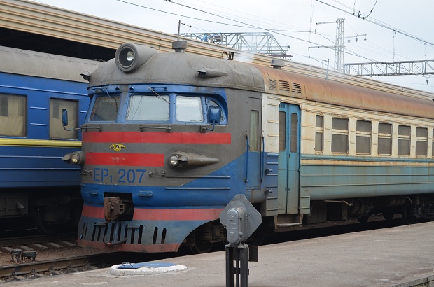 У десять хвилин на третю локомотиви на вокзалі одночасно дали гудки в знак солідарності із українською льотчицею - фото 3