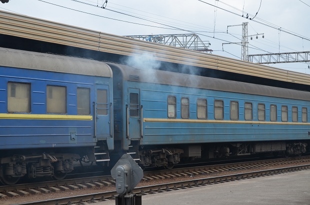 У десять хвилин на третю локомотиви на вокзалі одночасно дали гудки в знак солідарності із українською льотчицею - фото 6