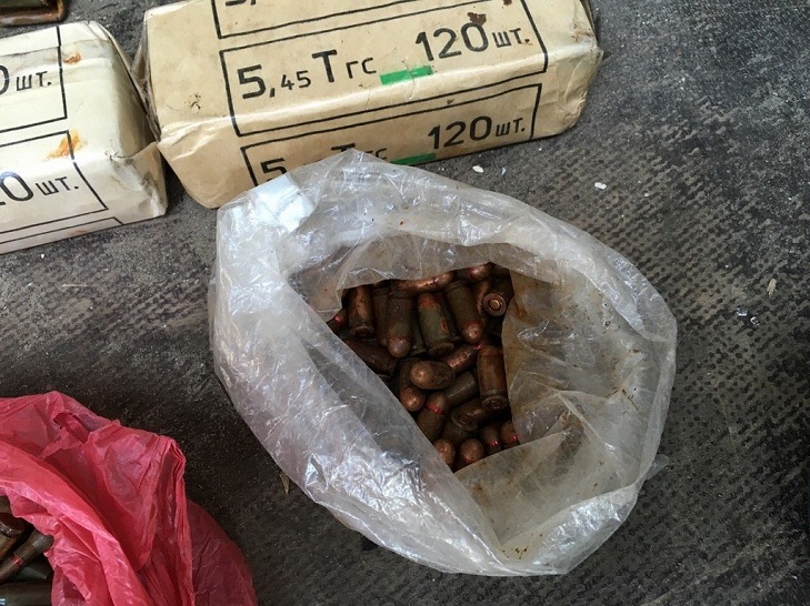 Боєць АТО разом з “донецьким” організували канал нелегальної торгівлі зброєю - фото 2