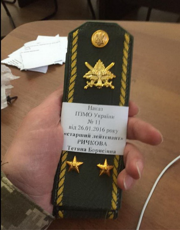 Дніпропетровській волонтерці присвоїли військове звання - фото 1