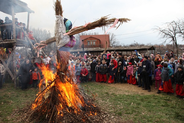 Біля легендарного запорізького дуба відсвяткували козацьку Маляну - фото 24