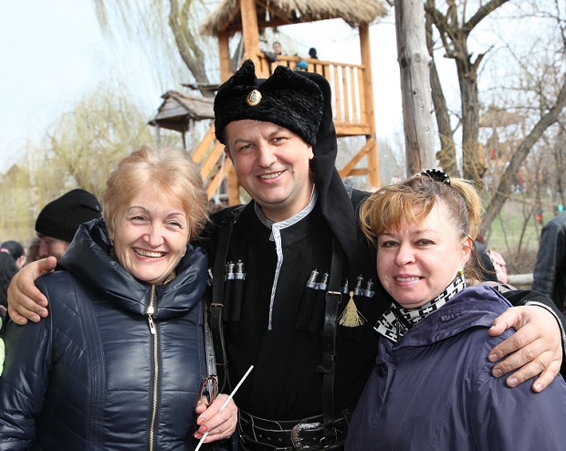 Біля легендарного запорізького дуба відсвяткували козацьку Маляну - фото 25