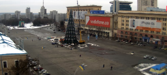 У центрі Харкові встановили головну міську ялинку - фото 1