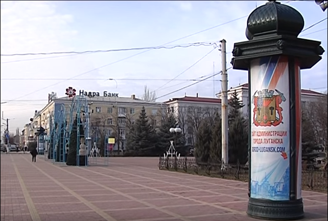 Як в окупованому Луганську готуються до Нового року (ФОТО) - фото 4
