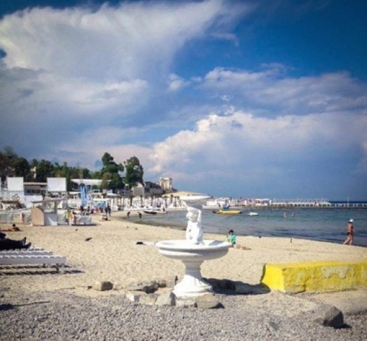 Одеські пляжі майже готові зустрічати відпочиваючих - фото 1