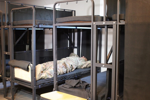 Замість військових наметів солдатів пропонують селити у мобільні будинки з кондиціонером (ФОТО, ВІДЕО) - фото 1