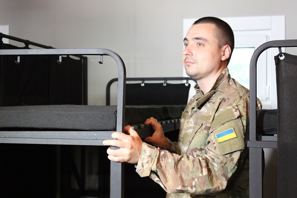 Замість військових наметів солдатів пропонують селити у мобільні будинки з кондиціонером (ФОТО, ВІДЕО) - фото 4
