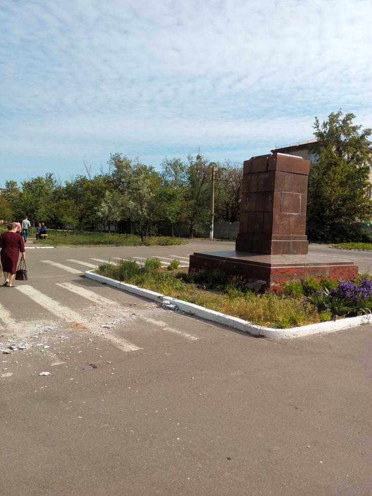 У Сєвєродонецьку звалили пам'ятник радянському диктатору Калініну (ФОТО) - фото 3