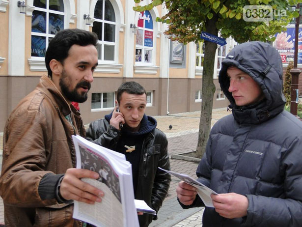 На Хмельниччині активісти вчили містян задавати кандидатам правильні запитання   - фото 1