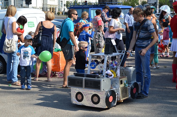Вулицями Запоріжжя пройшов карнавал дитячих візків - фото 4